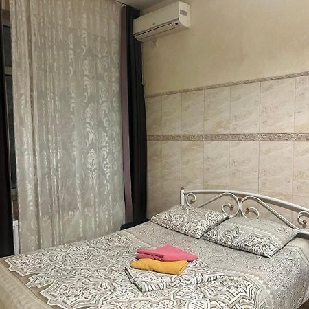 Studio Apartment Metro Pechersk Kiev Dış mekan fotoğraf